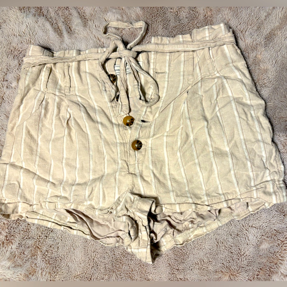Abercrombie& Fitch highwaisted shorts, size M, tan